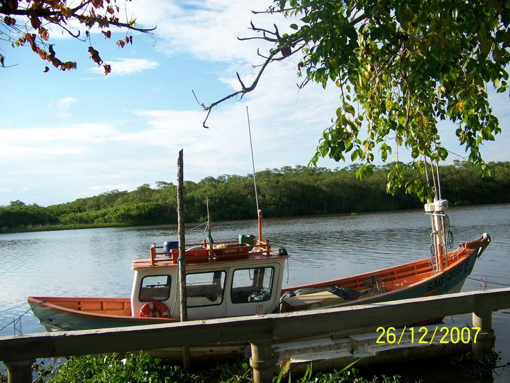 Barco de pesca rio suamirim by floreal garcia