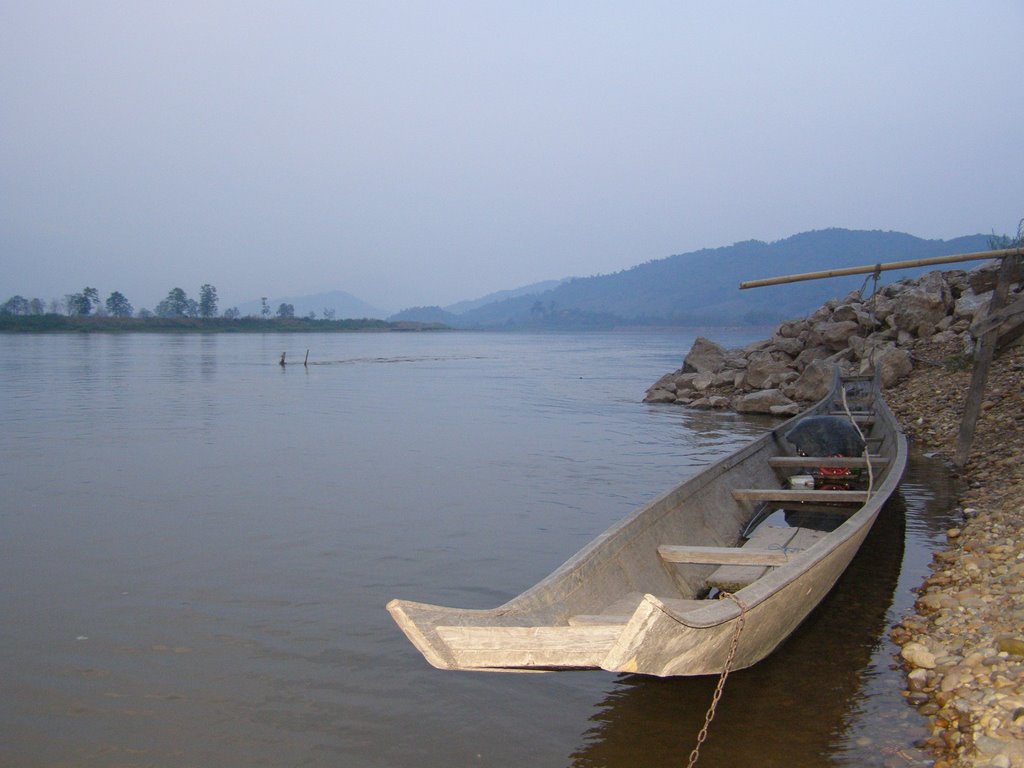 View Boat Rim kong by Chamrat Charoenkhet