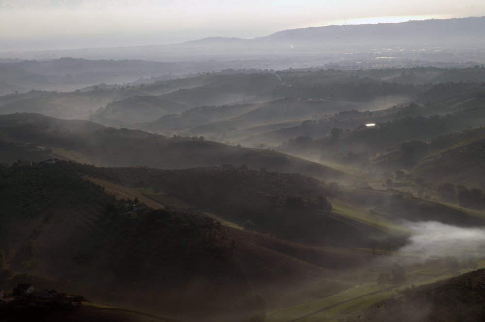 Colline all'alba by Skyraider01