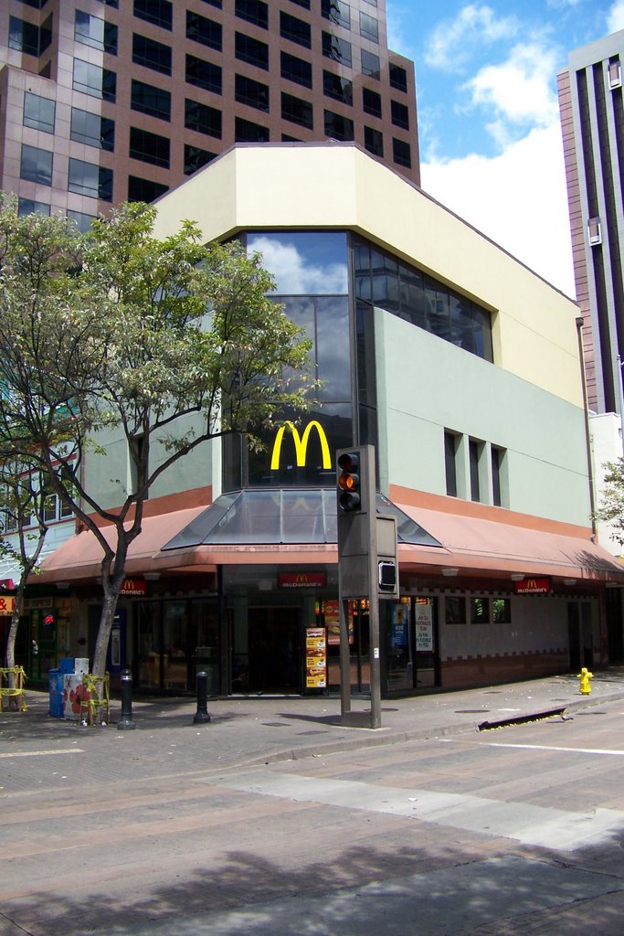 McDonalds at Hotel and Fort by konalunas