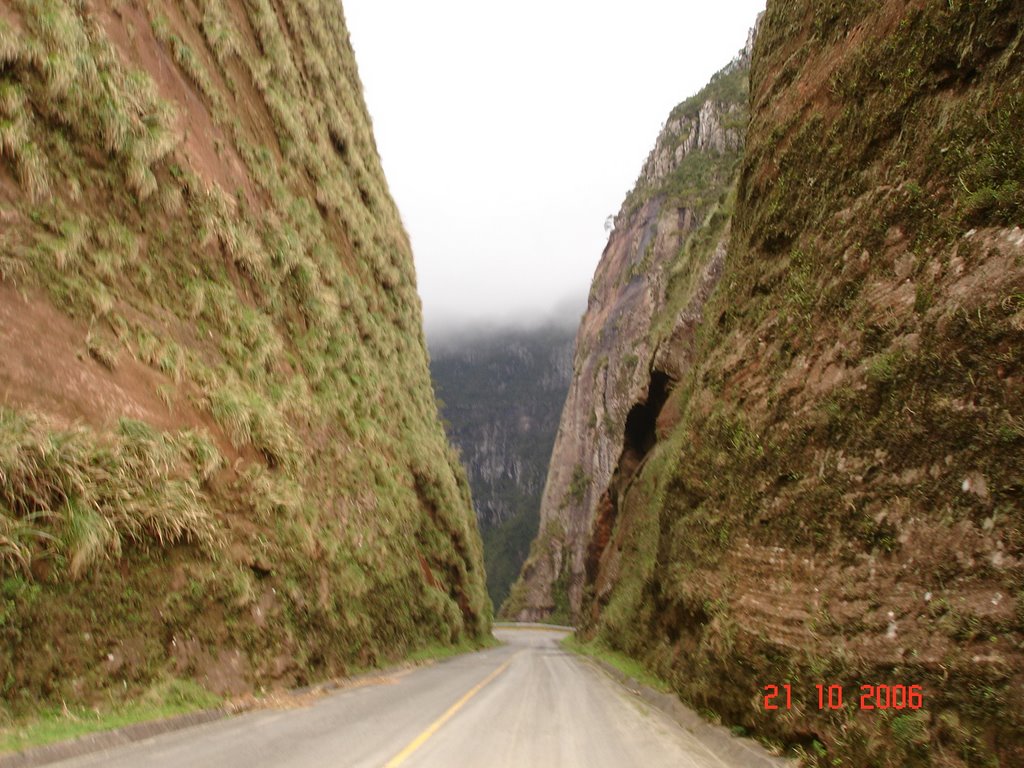 Serra do Corvo Branco - SC439 by Alex Carniel