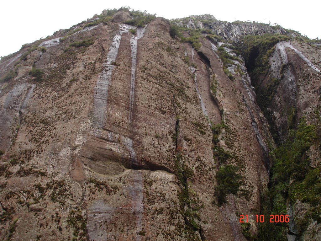 Serra do Corvo Branco by Alex Carniel