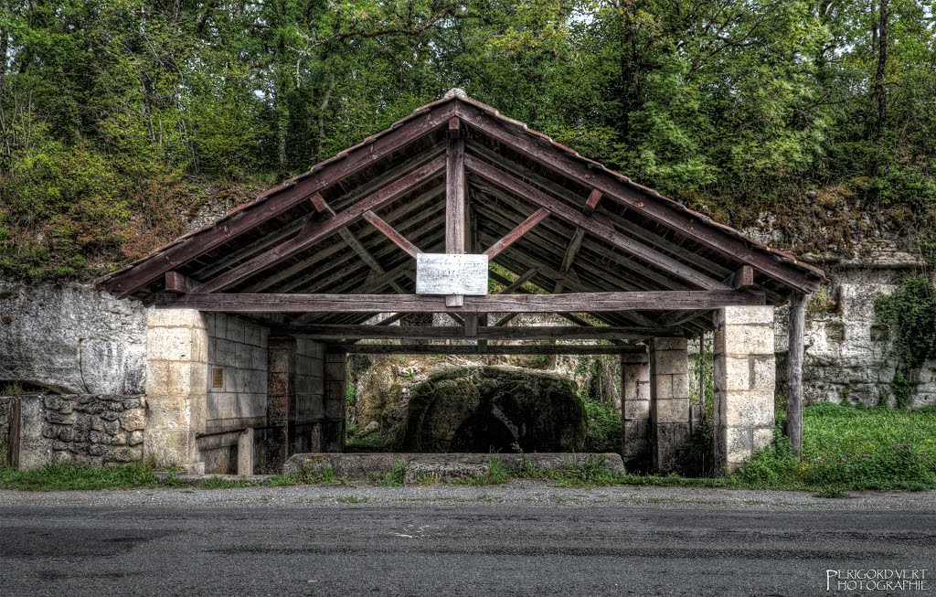 Lavoir near Saint-Pardoux-de-Mareuil - Sep 2013 by Mike Stuckey