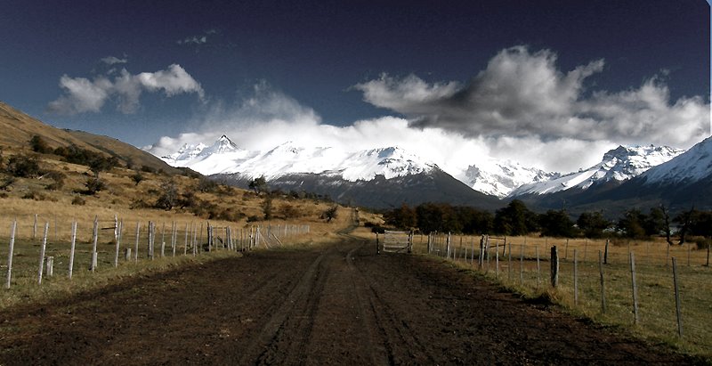 Cielo azul de la Patagonia by juan.argentina