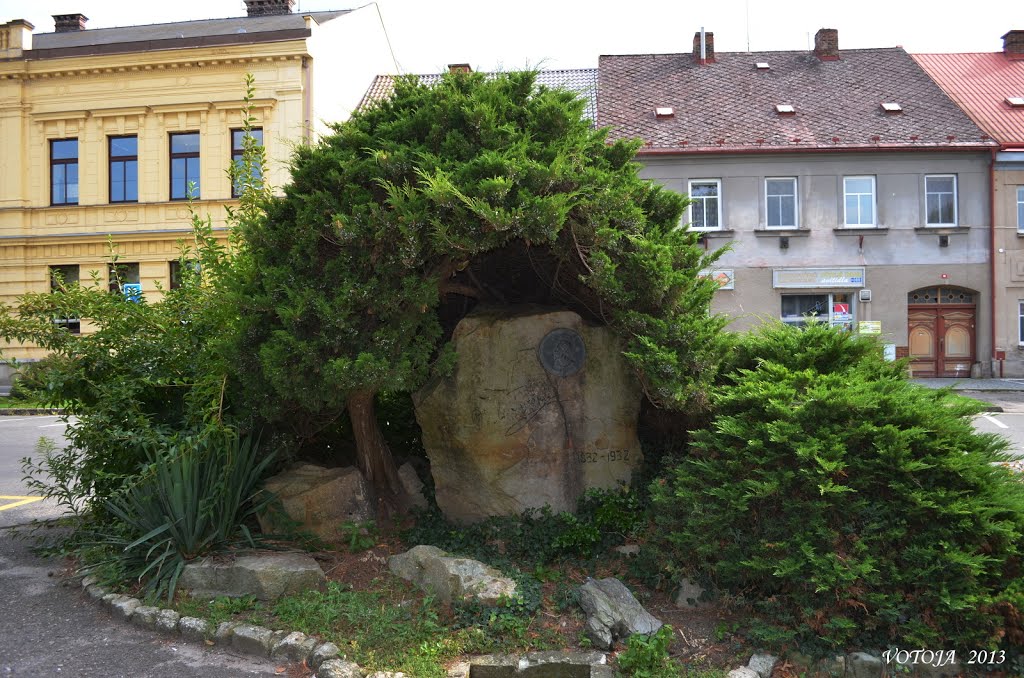 ČESKÁ SKALICE - část Husova náměstí - pomník Miroslavu Tyršovi / part Hus Square - memorial Miroslav Tyrš by votoja - CZ