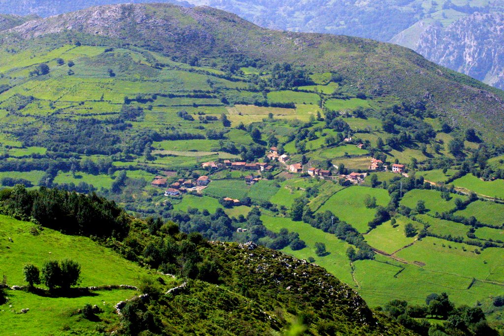 Dosango, desde La Mostayal. Principado de Asturias. by Valentin Enrique Fer…