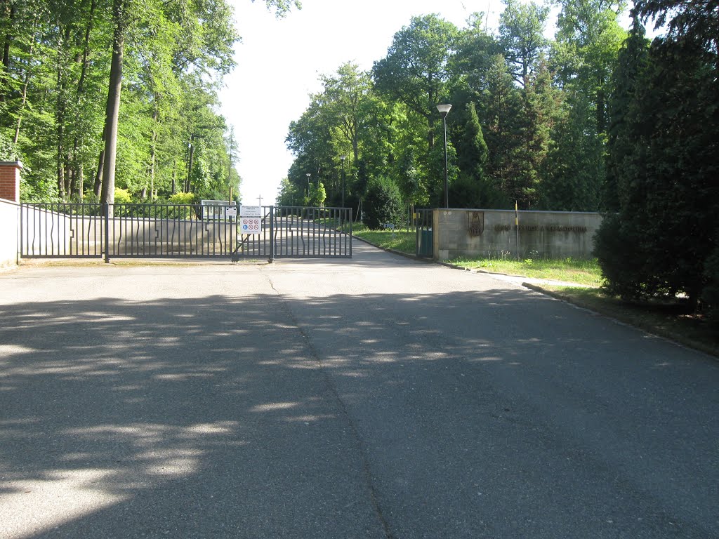 Zlín - Lesní hřbitov a krematorium,vchod by jantopek