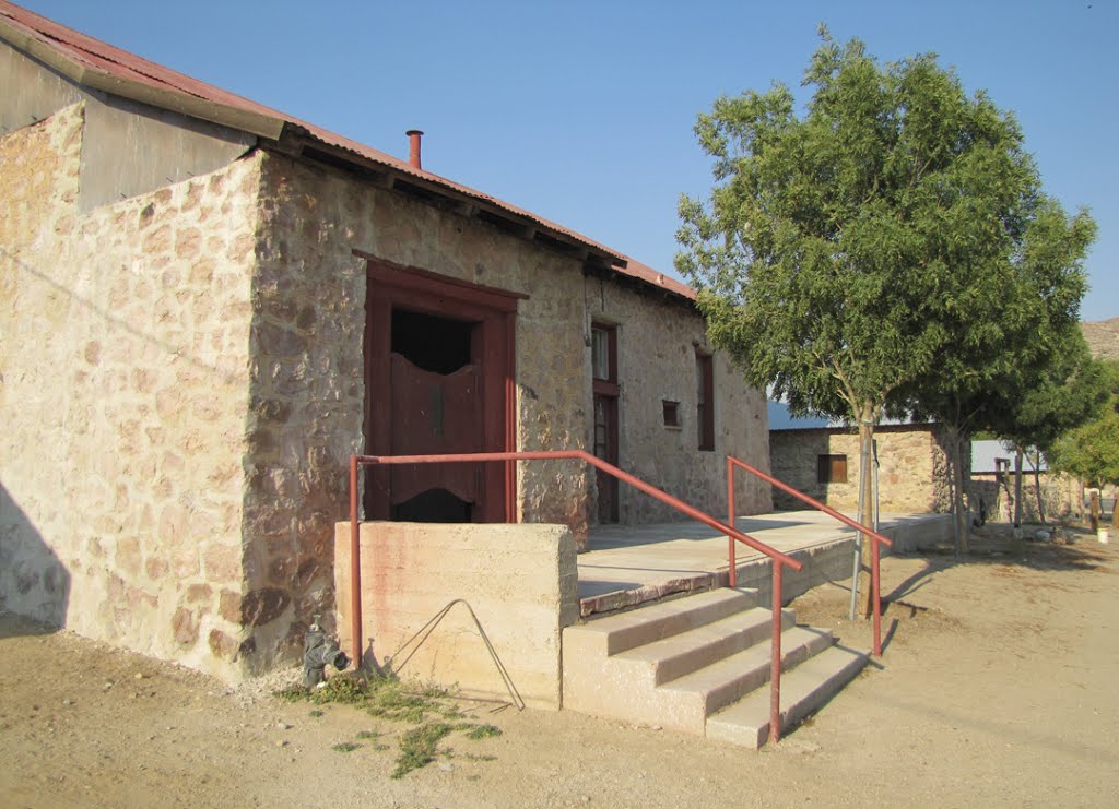 Stone buildings, Willow Springs by arbornet