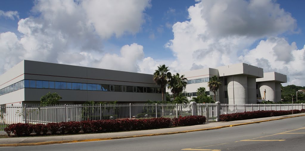 Centro Judicial de Humacao by Ricardo David Jusino