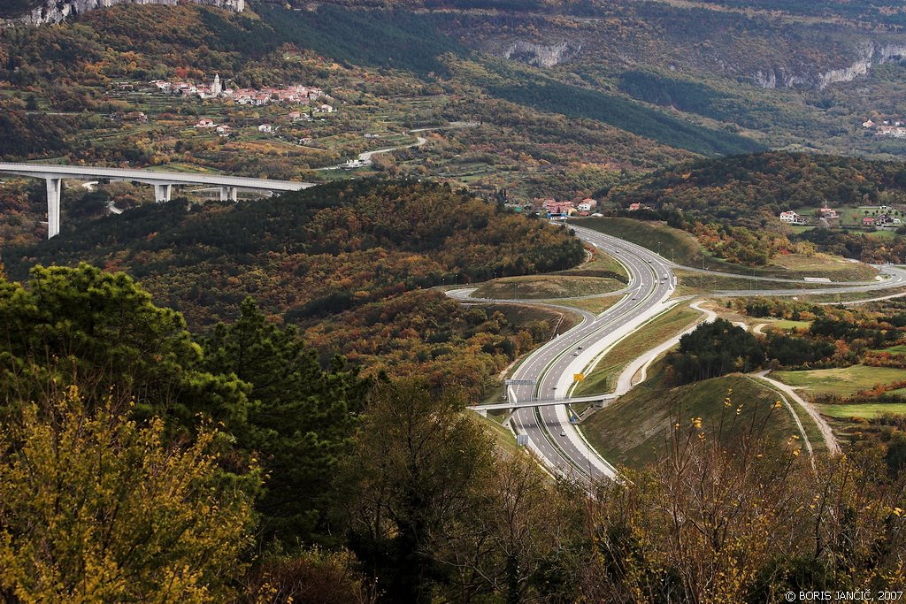 Pogled s Tinjana na avtocesto by Boris Jančič