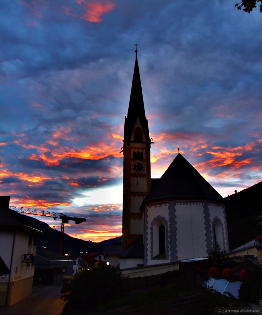 Brennender Himmel über Mariä Himmelfahrt in Fließ by ChristophBieberstein