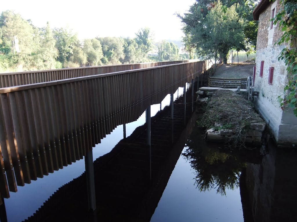 Ponte de lazer vista de lado Rio Ave Trofa by JoaquimRebelo