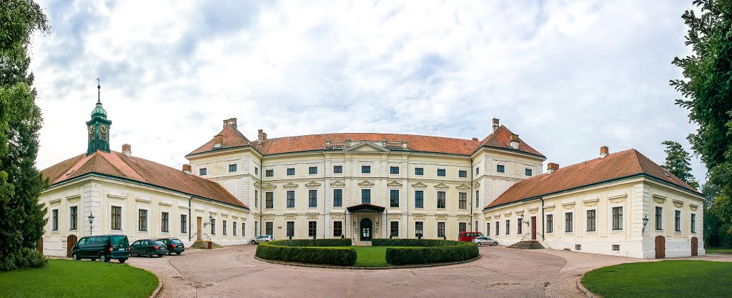 Zámek Židlochovice / Castle of Zidlochovice by Martin Hajda