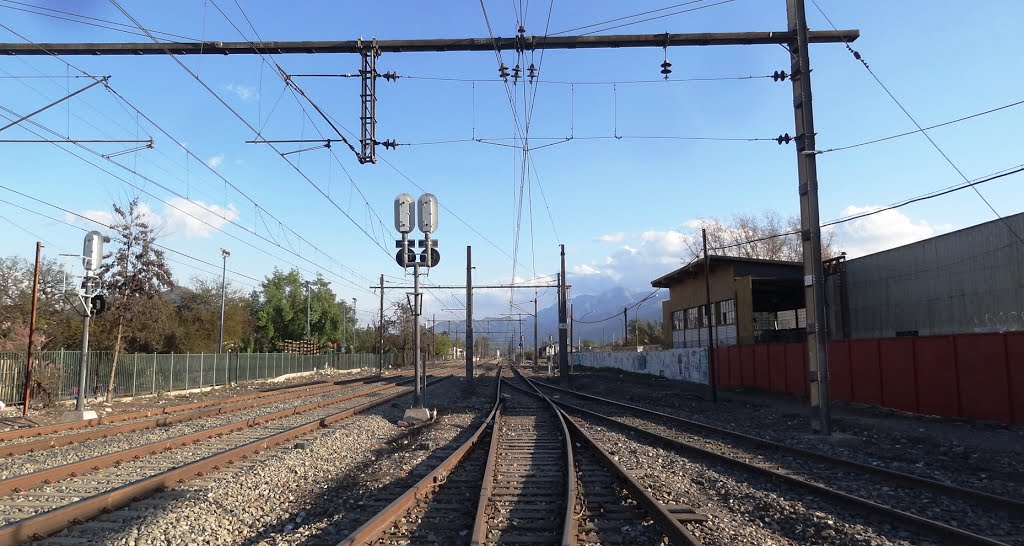 Estacion de Trenes de Paine by Luis Cesar