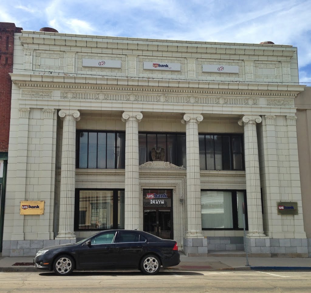 US Bank - Maquoketa, Iowa by KingHawkFan