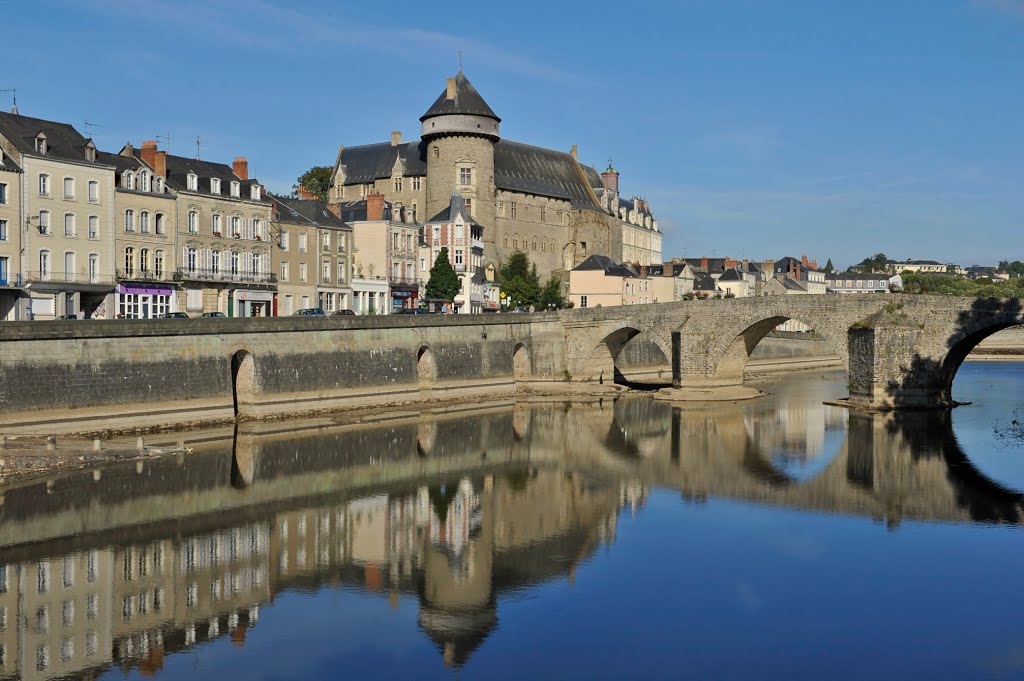 Laval, la Mayenne by markjone