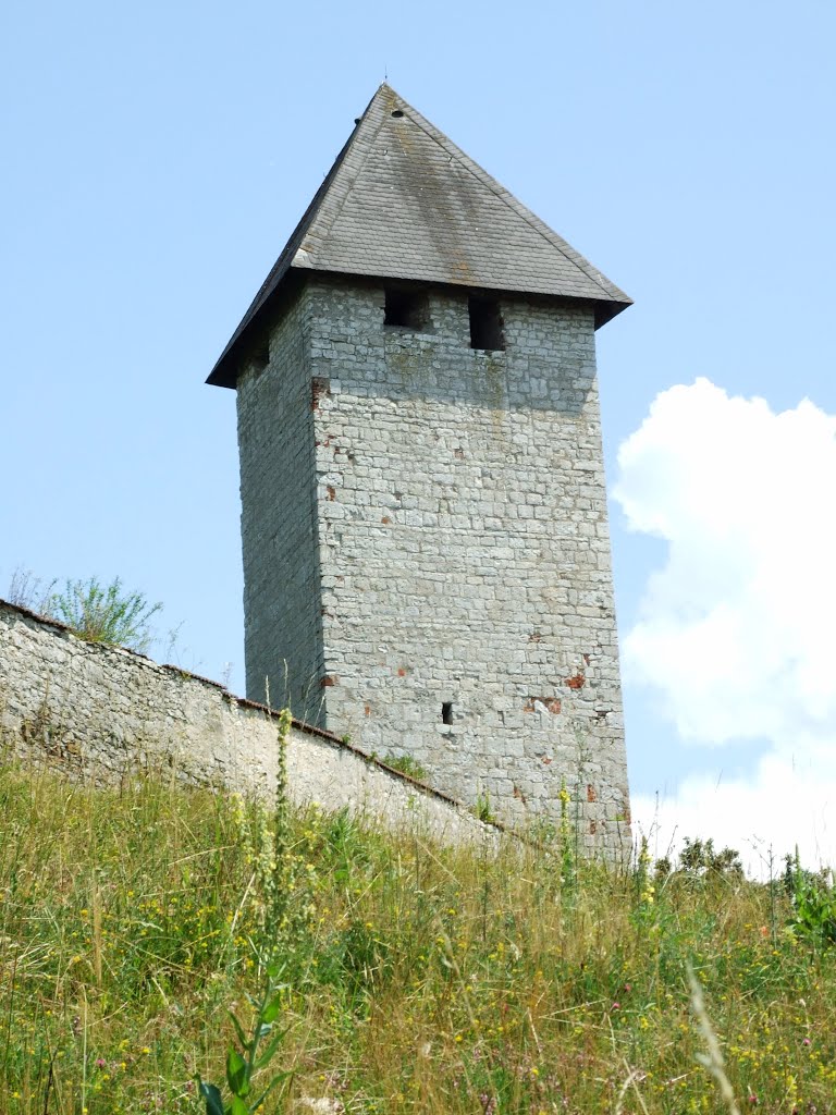 Pulverturm der Burg Burglengenfeld.jpg by Faszination Burg