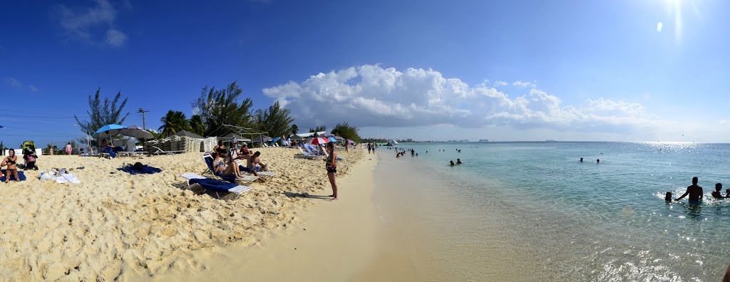 Seven Mile Beach Grand Cayman by Mario Prada