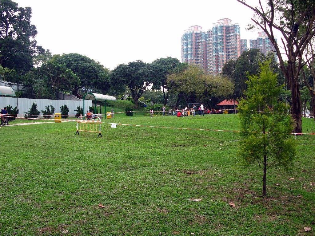 Yuen Long Park by Waheed Ashraf