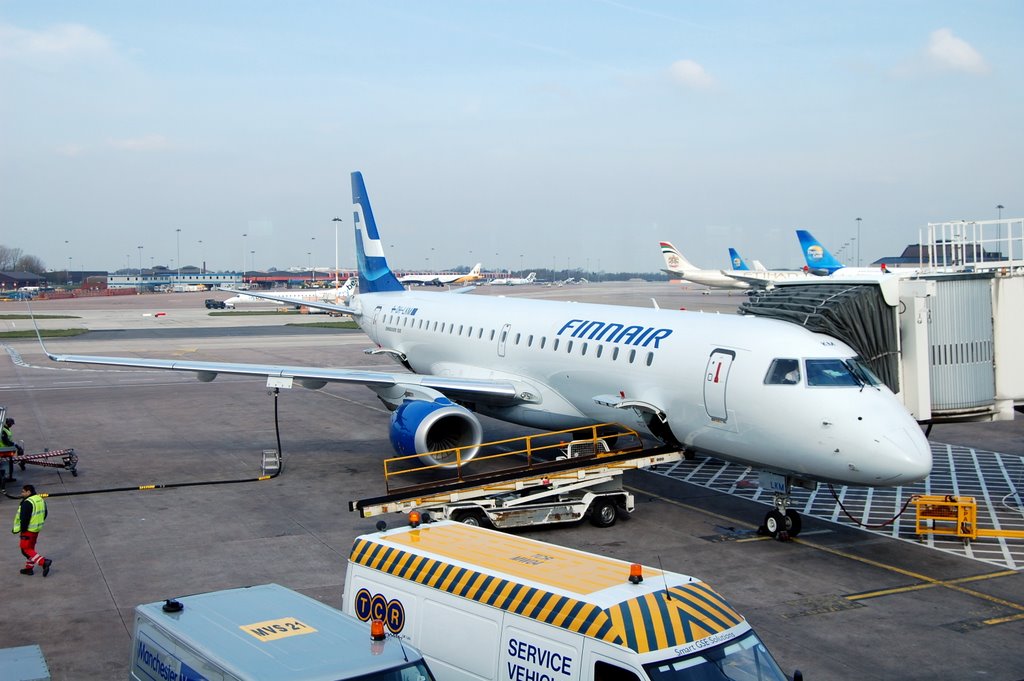 Finnair Embraer 190 by Tapani Mikkilä