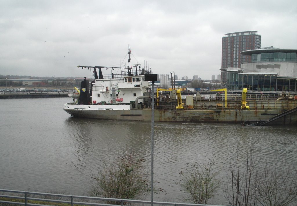 Imp War Mus - Dredging outside Lowry Gallery by muba