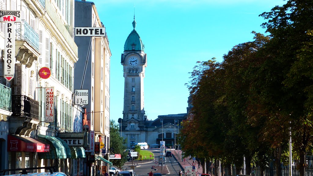 Avenida del General De Gaulle, Limoges (Francia). by Asenvi