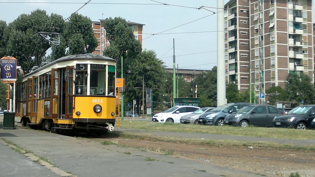 Milano - Tram 5, Niguarda by Grazian Matache