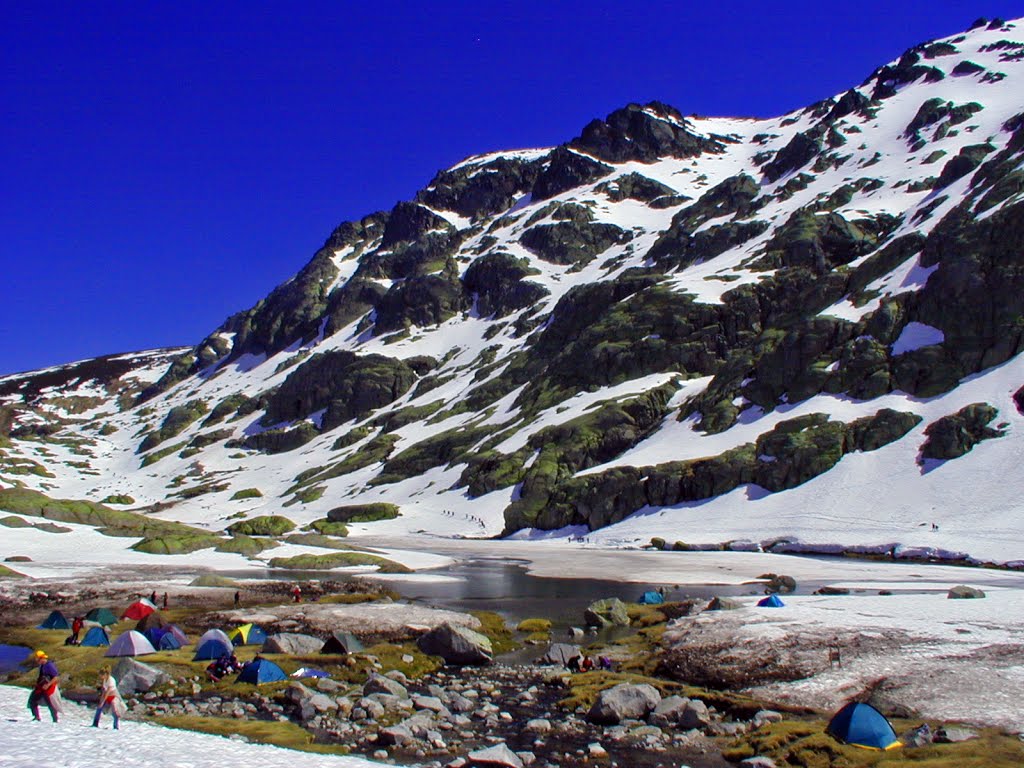 Laguna Grande de Gredos by lakatrofe