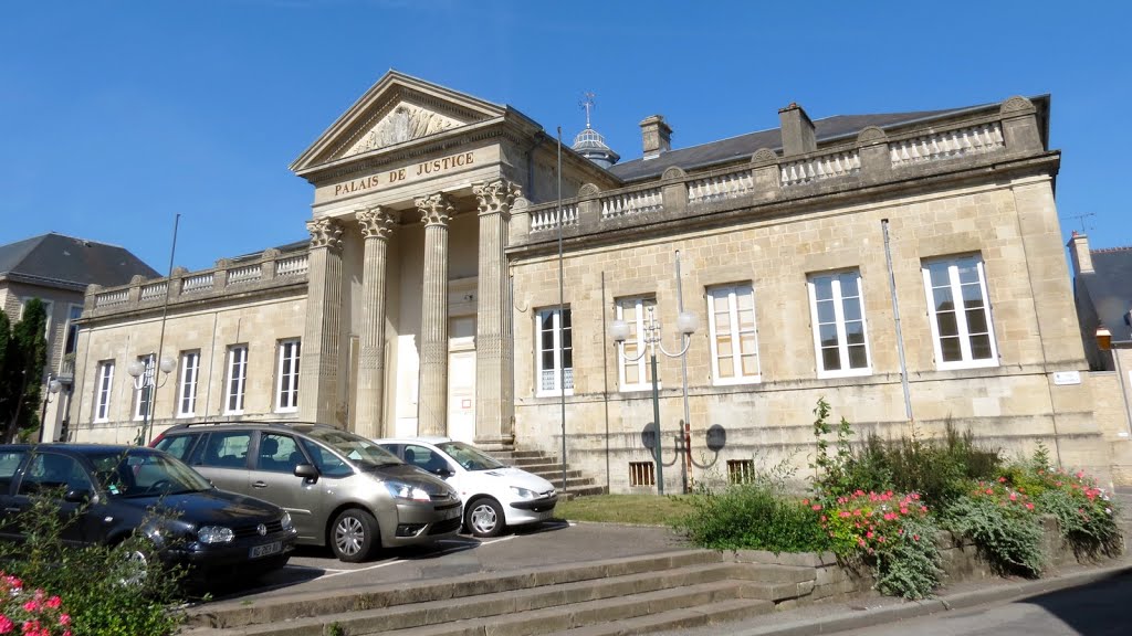 Valognes - Palais de justice by epaulard59