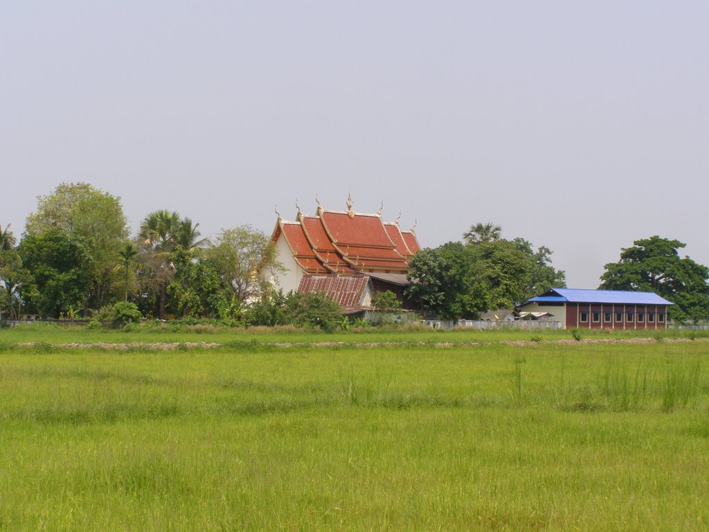 Wat Ban Suree by CHAMRAT CHAROENKHET