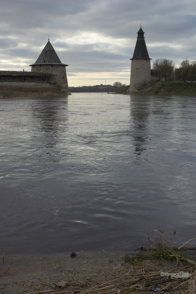 Two rowers, Pskov, две башни. by Nicholas Nemtsev