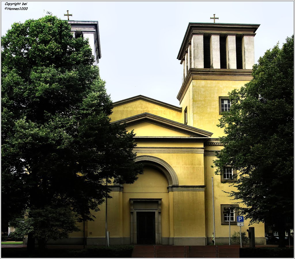 H©)•09•2013 / Blick auf die gelbe Kirche by Hannes Th.