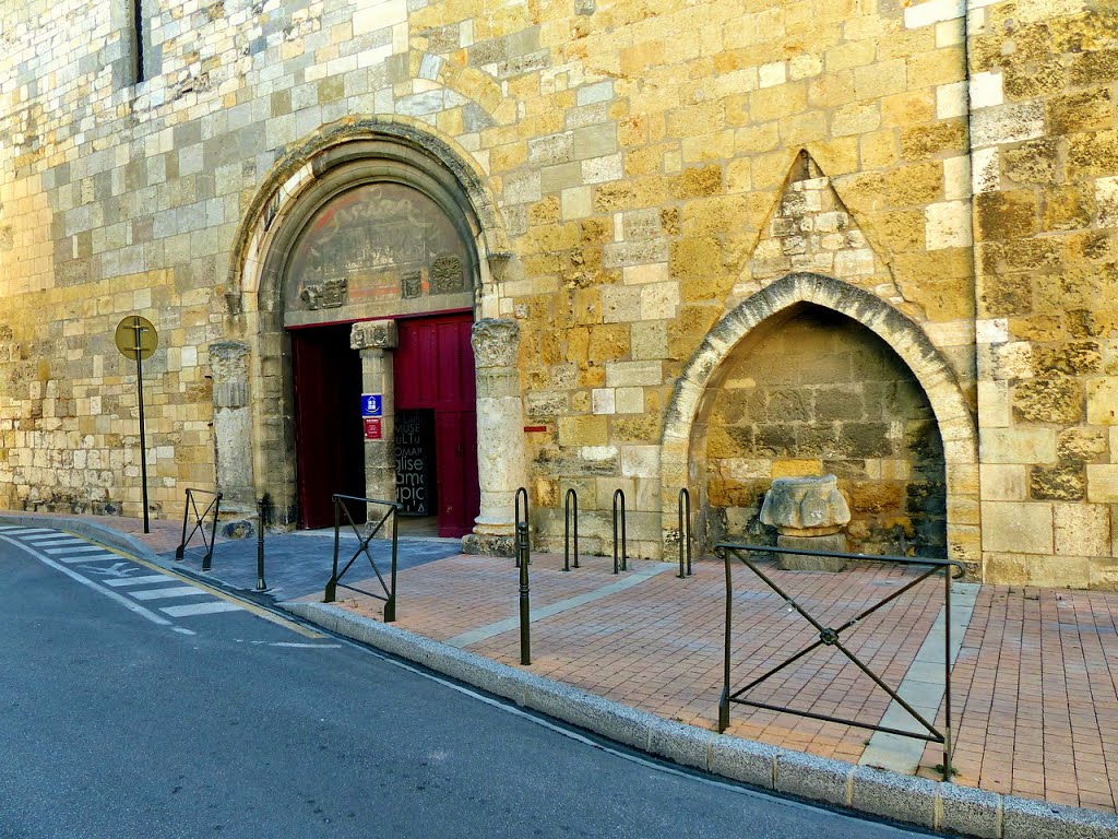 France, le Musée Lapidaire installé dans l'église Notre Dame de Lamourguier by Roger-11