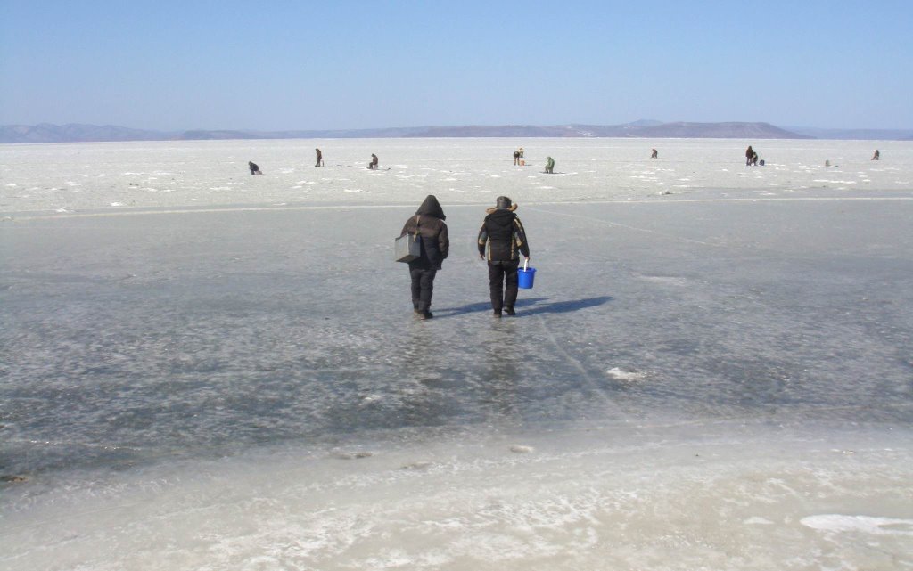 Амурский Залив - estuaire de lAmour, pêche à l'éperlan sur la glace by picabiette