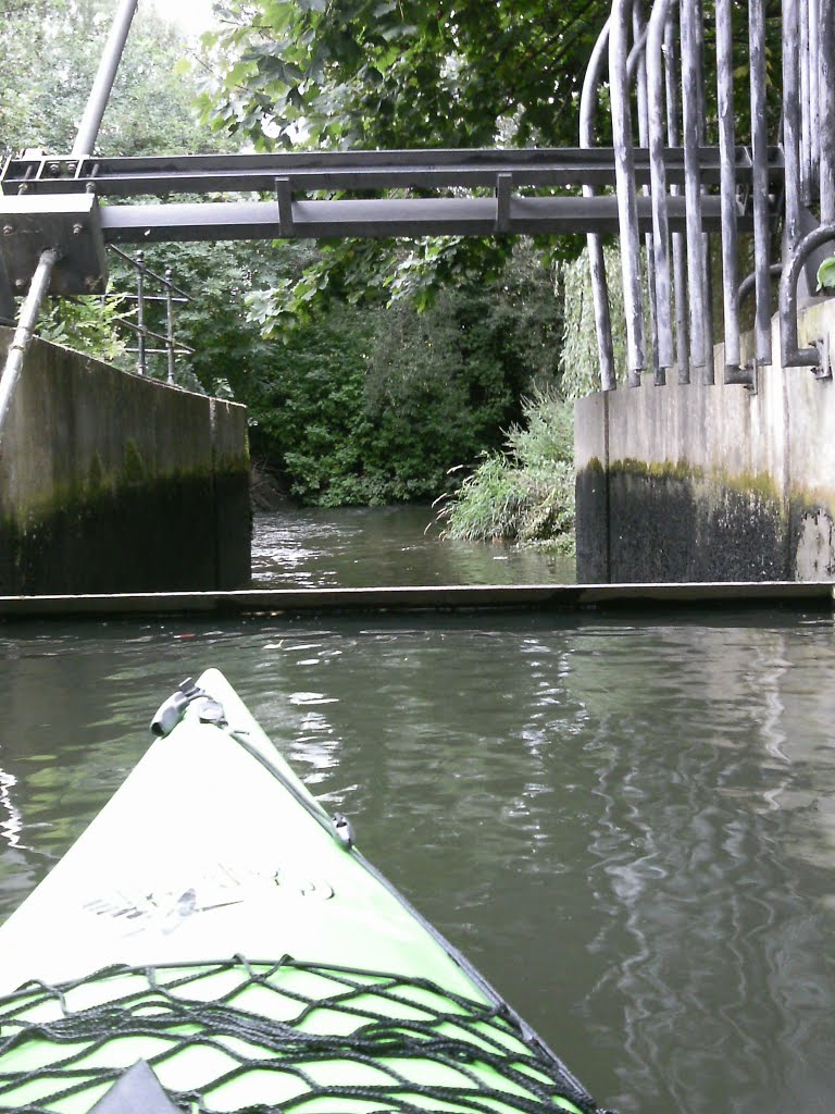 Sluice on the Bute Dock Feeder Canal. by Meic W Caerdydd