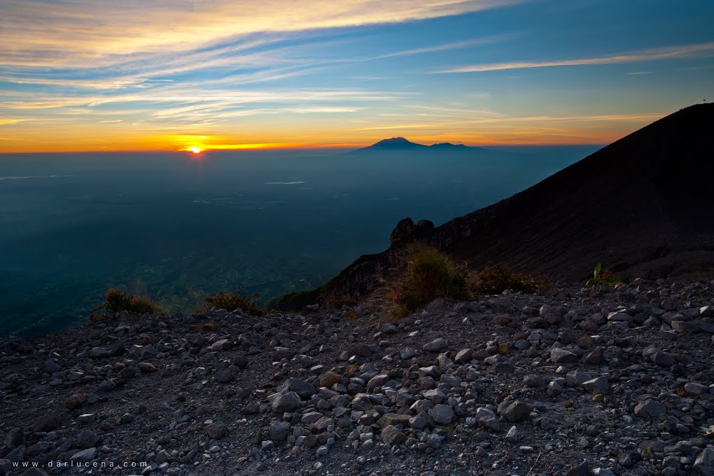 VIEW FROM MT MERAPI SUNRISE by baeng