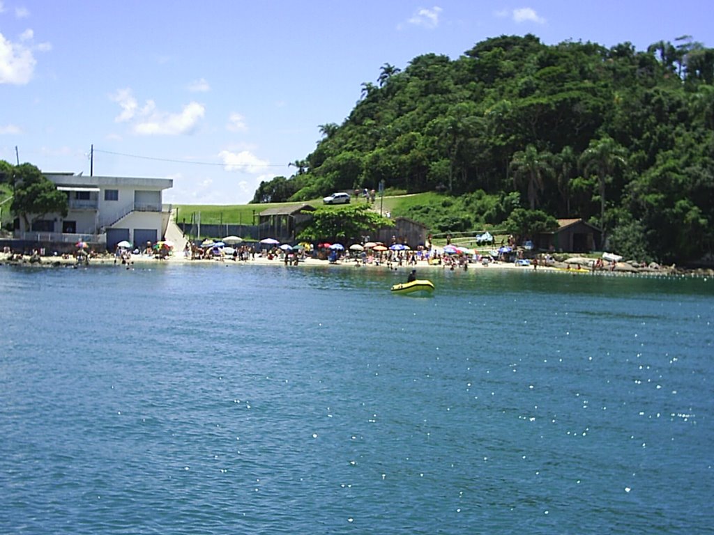 Praia da Sepultura ( Bombinhas - Sc ) by anderson1985