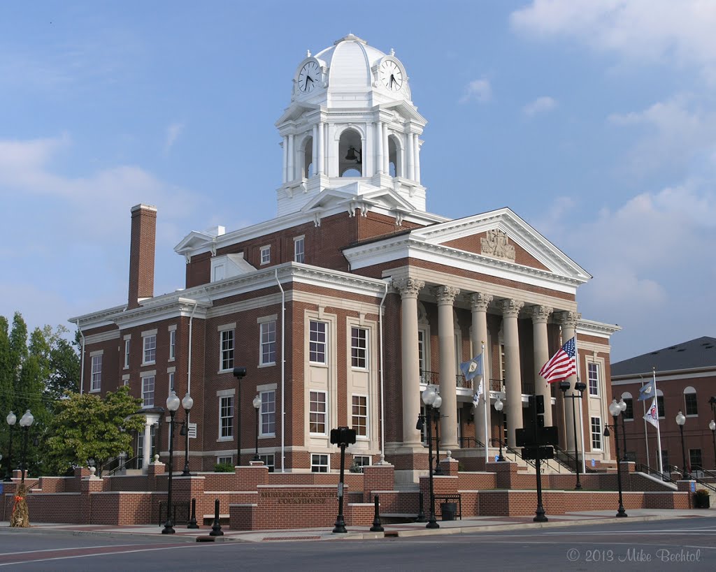 Muhlenberg County Courthouse - Greenville, KY by Mike Bechtol