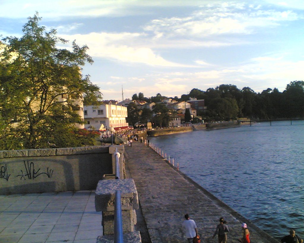 Paseo marítimo de Santa Cruz. Oleiros (La Coruña) by Joaquín Vilas