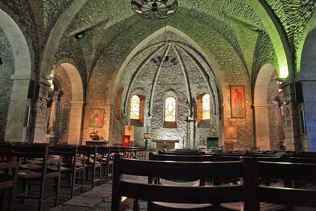 Dans l'église Notre Dame de Lacaune by jean pakhomoff