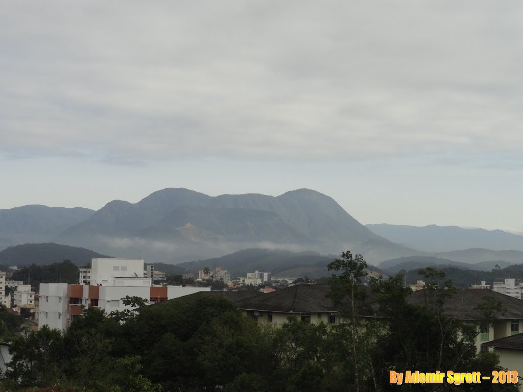 MORRO DA TROMBA VISTO DO BAIRRO COSTA E SILVA - JLLE SC by Ademir Sgrott