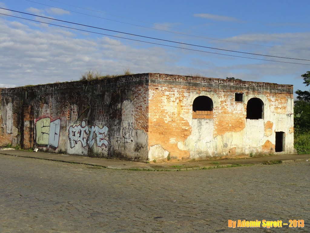 SEM TELHADO - PROXIMO AO MERCADO - JLLE SC by Ademir Sgrott