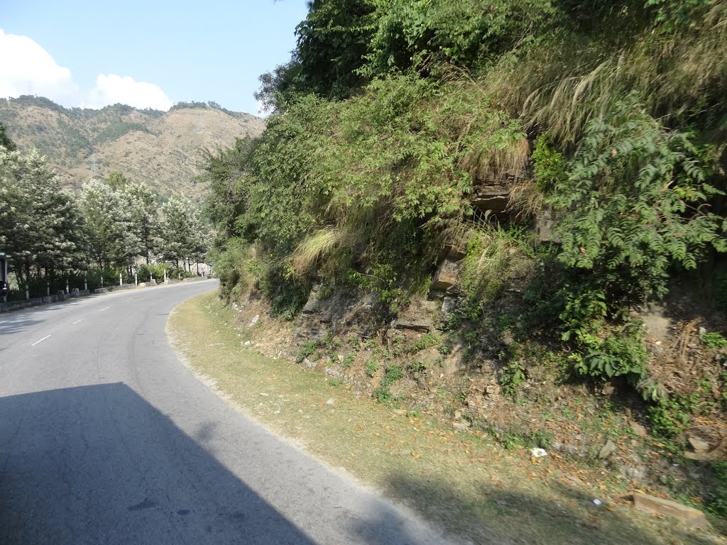 Pandoh, NH - 21, On the way to Manali by sban1998