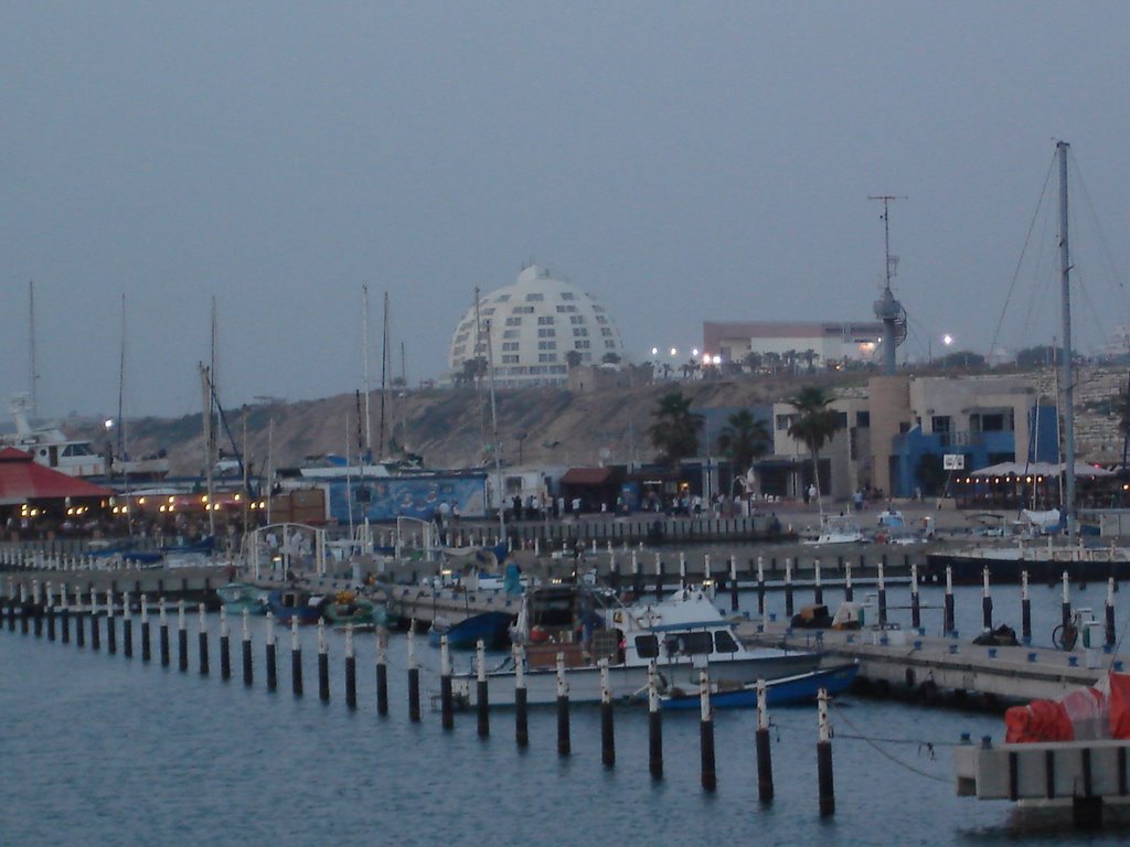 Marina In The Evening by bbzz