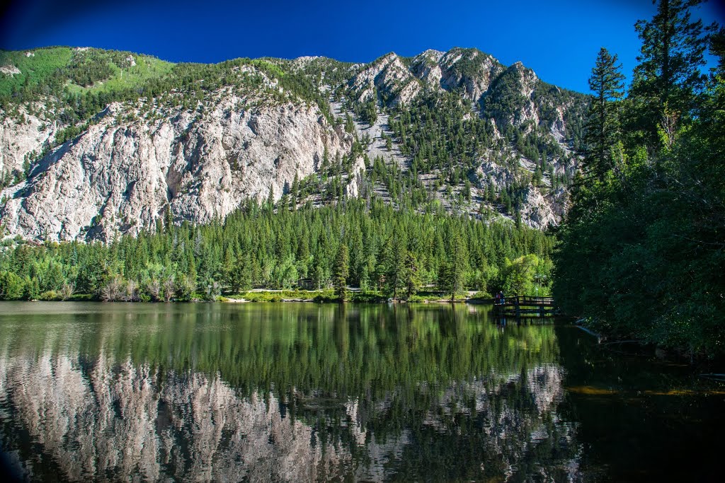 Cliffs above Cottonwood Lake, CO by kmhpix