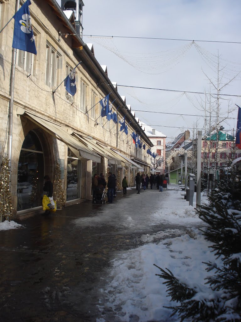 Les Halles vers la rue des Febvres by SocoA