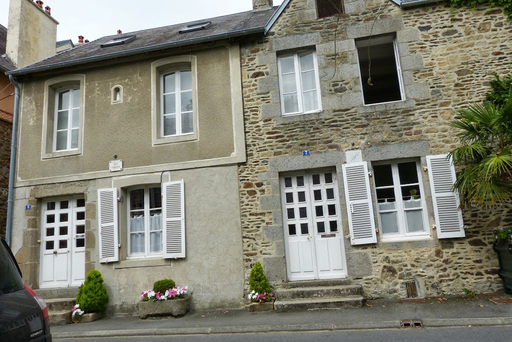 Maisons de Saint-Jean-le-Thomas, France by Philippe BONNEVILLE