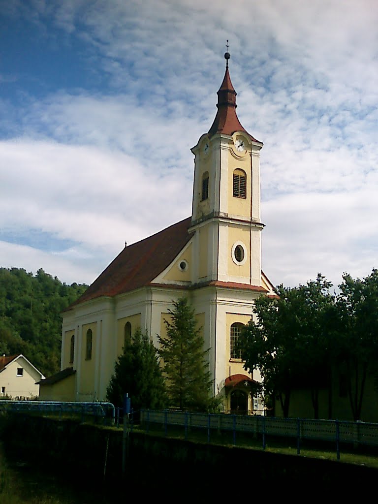 Kostol v meste Hnušťa / Church in Hnúšťa by Denis Ondriškovič