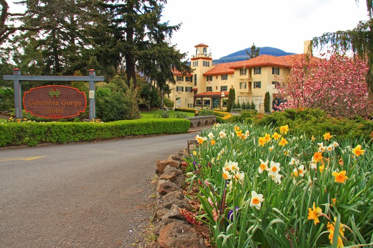 The Columbia Gorge Hotel by © Michael Hatten http://www.sacred-earth-stud