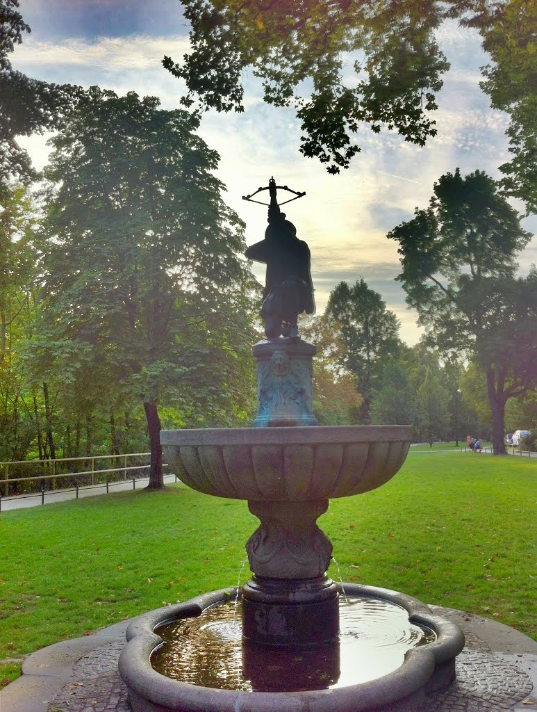 Schnepperschützbrunnen auf der Hallerwiese by Orlando Chiuso